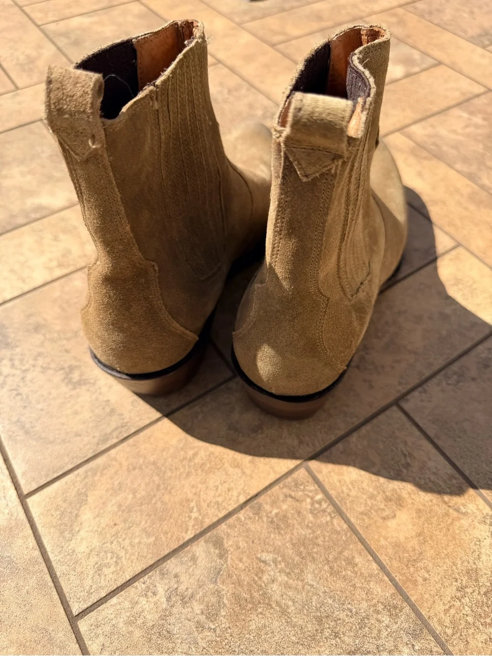 Women’s FRYE boots size 10 suede Chelsea Ankle Boots — Tan